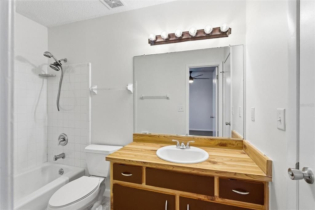 На продажу: $189,000 (2 спален, 2 ванн, 1434 Квадратных фут)