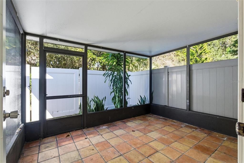 На продажу: $189,000 (2 спален, 2 ванн, 1434 Квадратных фут)