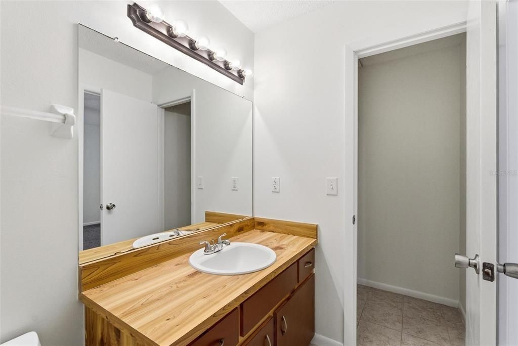 На продажу: $189,000 (2 спален, 2 ванн, 1434 Квадратных фут)