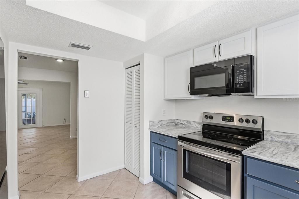 На продажу: $189,000 (2 спален, 2 ванн, 1434 Квадратных фут)