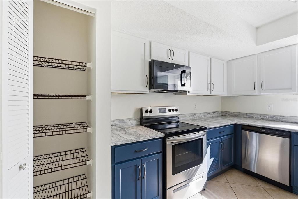 На продажу: $189,000 (2 спален, 2 ванн, 1434 Квадратных фут)