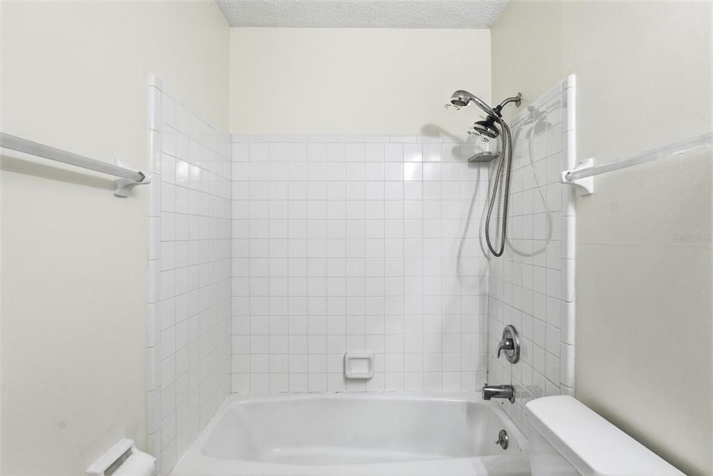 На продажу: $189,000 (2 спален, 2 ванн, 1434 Квадратных фут)