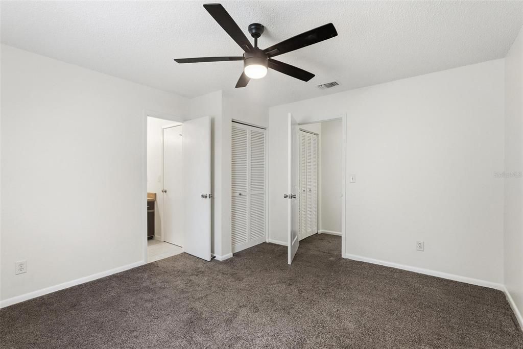 На продажу: $189,000 (2 спален, 2 ванн, 1434 Квадратных фут)