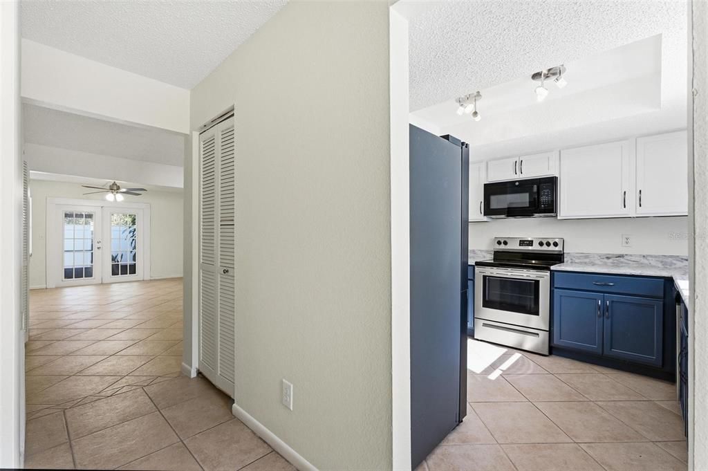 На продажу: $189,000 (2 спален, 2 ванн, 1434 Квадратных фут)