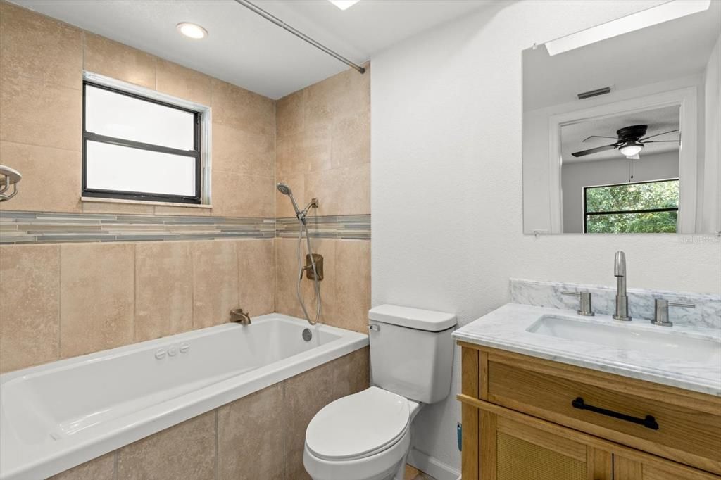 待售: $299,999 (3 贝兹, 2 浴室, 1837 平方英尺)