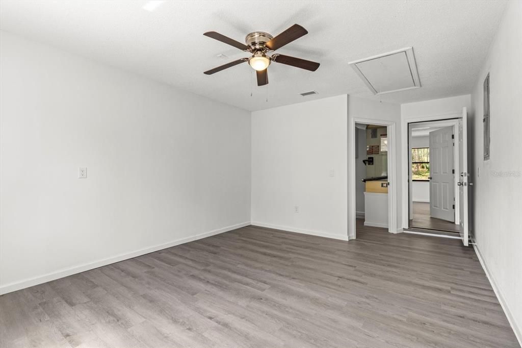 待售: $299,999 (3 贝兹, 2 浴室, 1837 平方英尺)