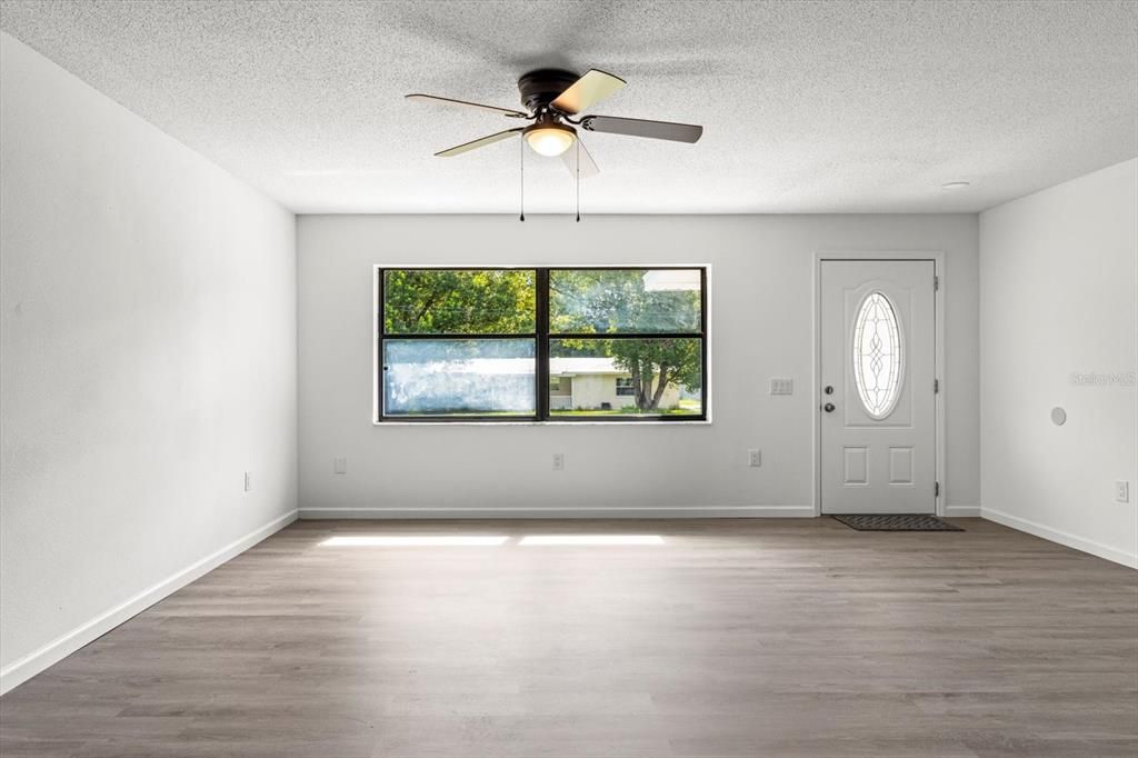 待售: $299,999 (3 贝兹, 2 浴室, 1837 平方英尺)