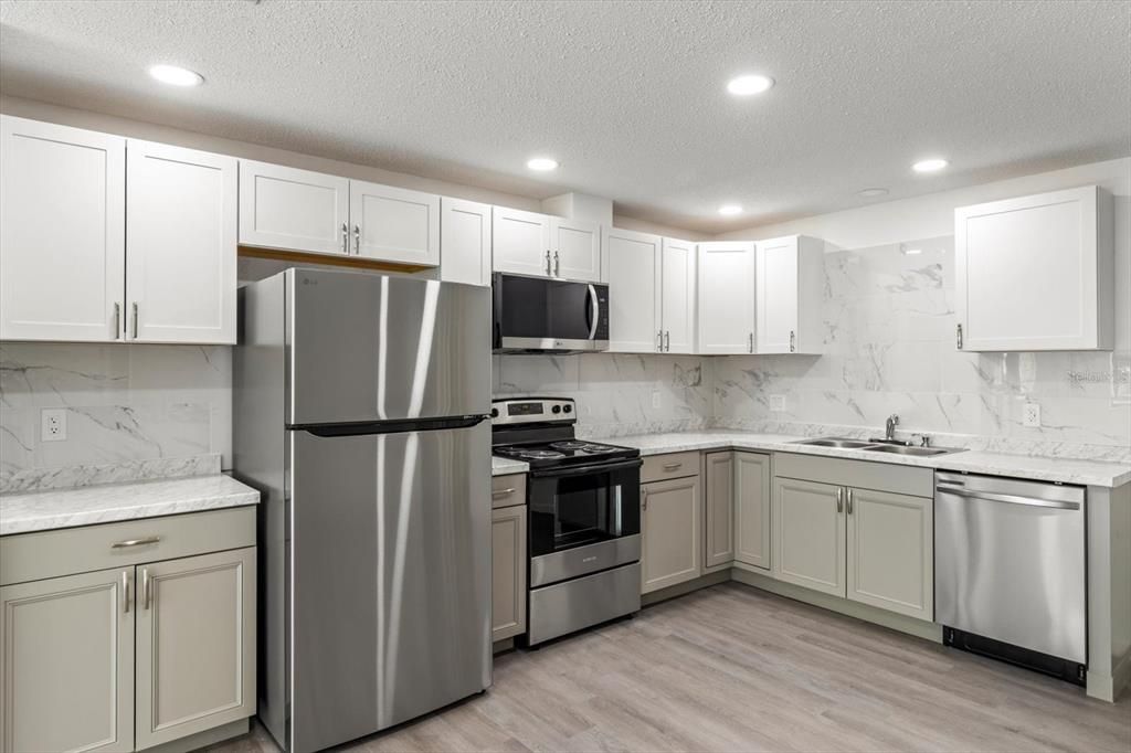 待售: $299,999 (3 贝兹, 2 浴室, 1837 平方英尺)