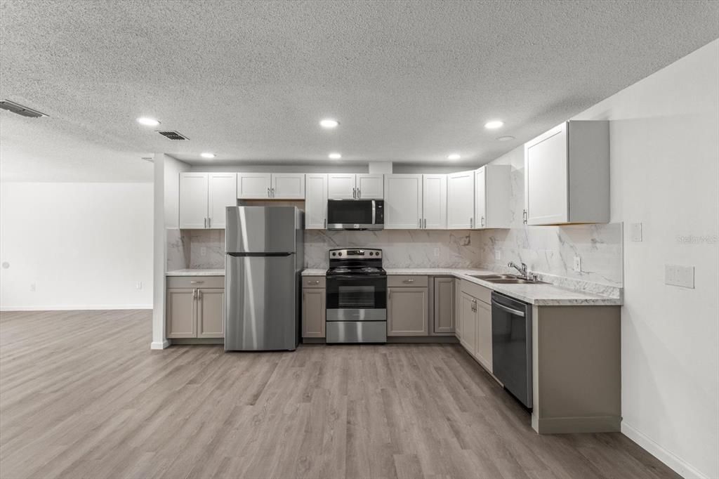 待售: $299,999 (3 贝兹, 2 浴室, 1837 平方英尺)