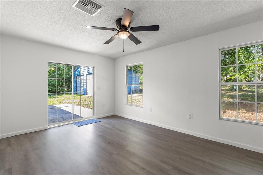 待售: $299,999 (3 贝兹, 2 浴室, 1837 平方英尺)