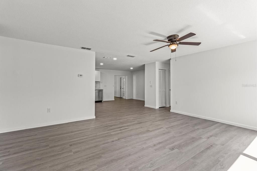 待售: $299,999 (3 贝兹, 2 浴室, 1837 平方英尺)