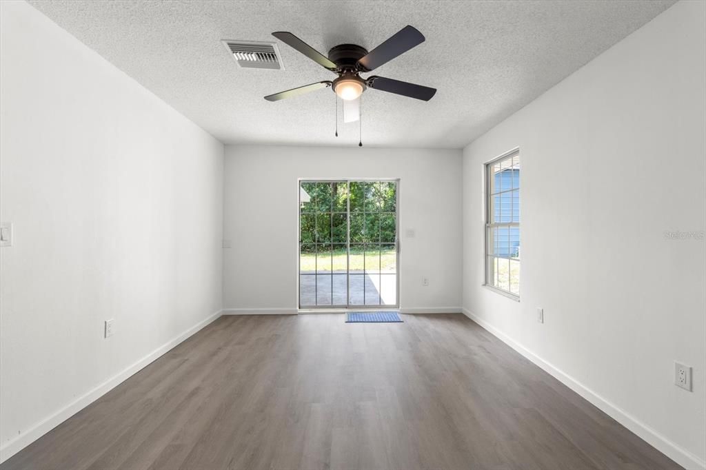 待售: $299,999 (3 贝兹, 2 浴室, 1837 平方英尺)