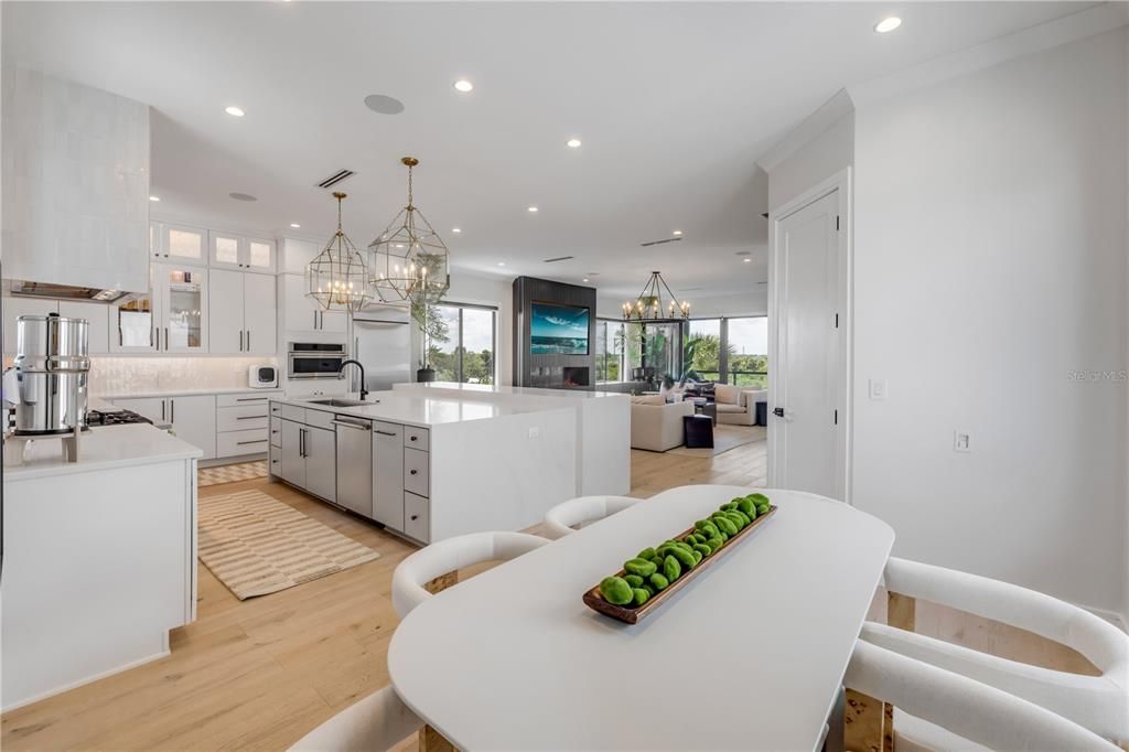 На продажу: $2,925,000 (4 спален, 4 ванн, 3423 Квадратных фут)