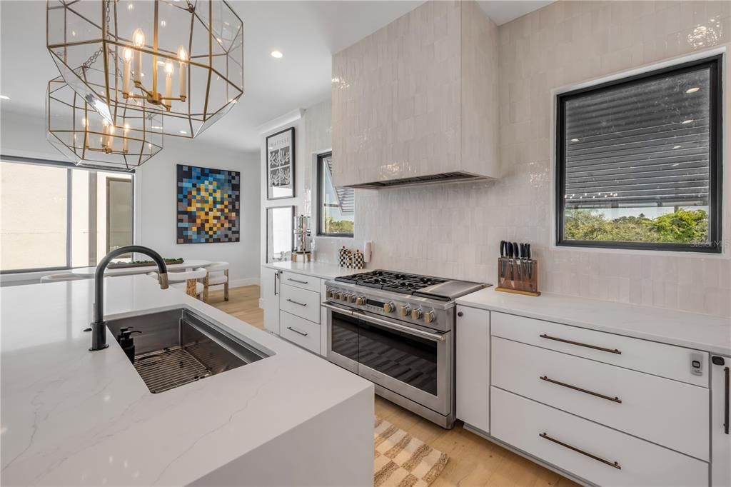 На продажу: $2,925,000 (4 спален, 4 ванн, 3423 Квадратных фут)