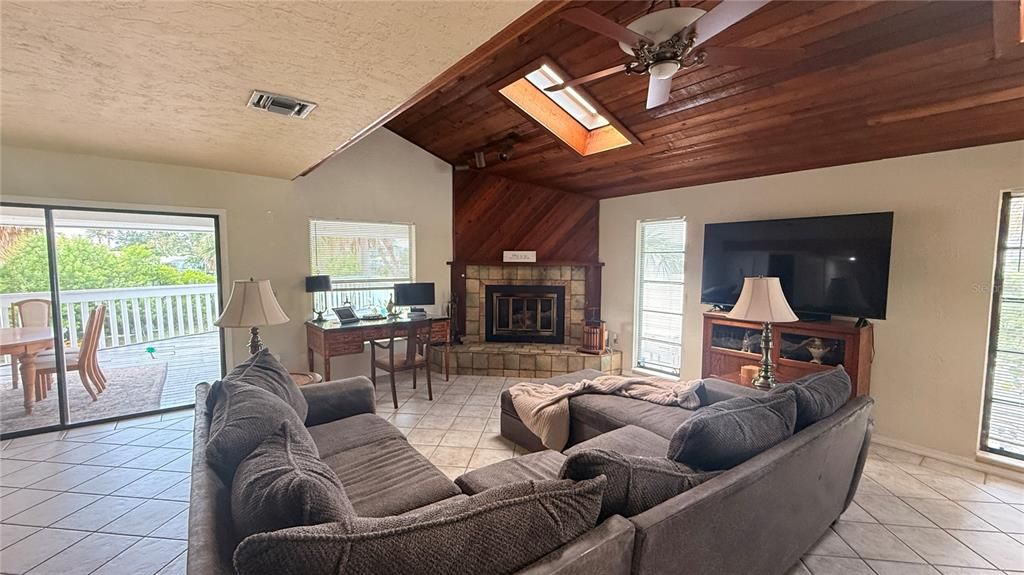 待售: $1,998,000 (3 贝兹, 3 浴室, 2758 平方英尺)