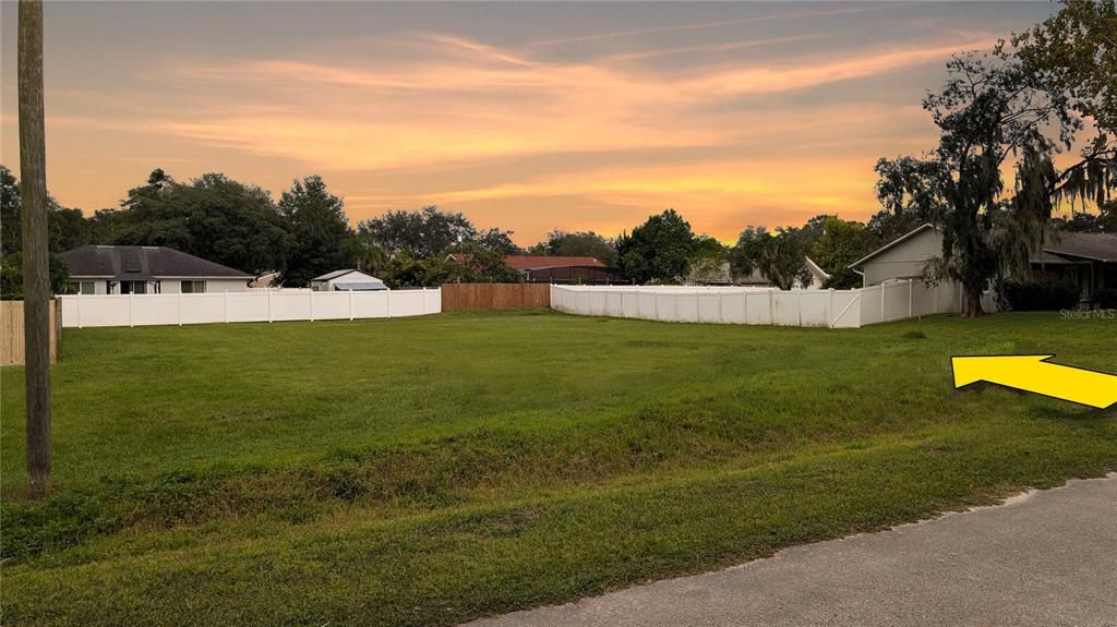 На продажу: $184,000 (0.29 acres)