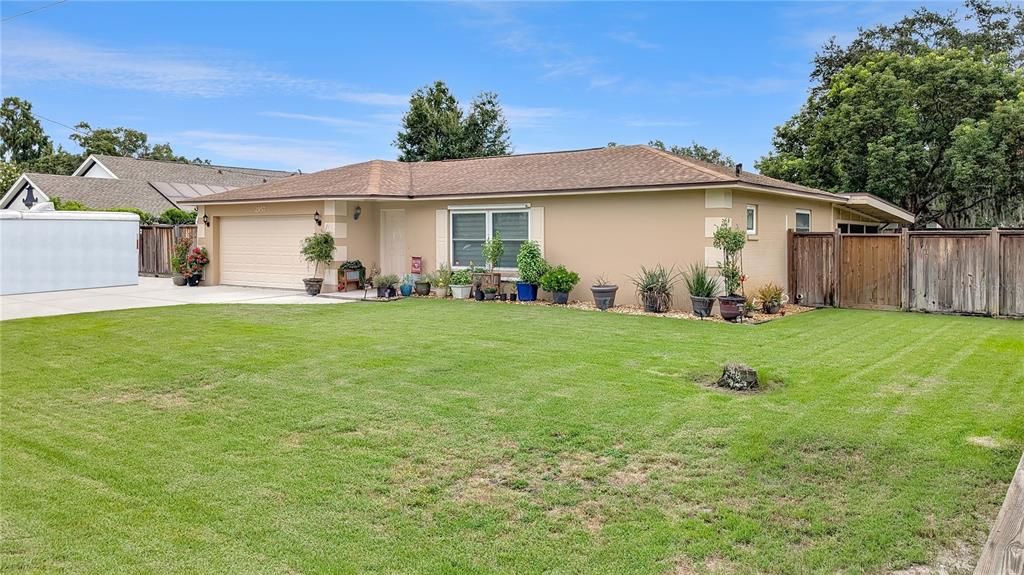 На продажу: $184,000 (0.29 acres)