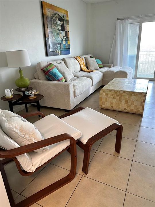 На продажу: $345,000 (2 спален, 2 ванн, 1047 Квадратных фут)