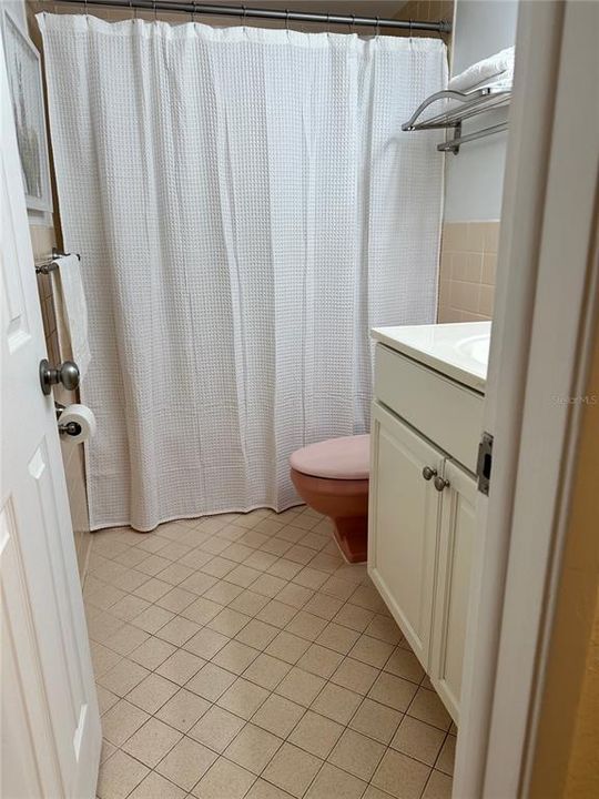 На продажу: $345,000 (2 спален, 2 ванн, 1047 Квадратных фут)