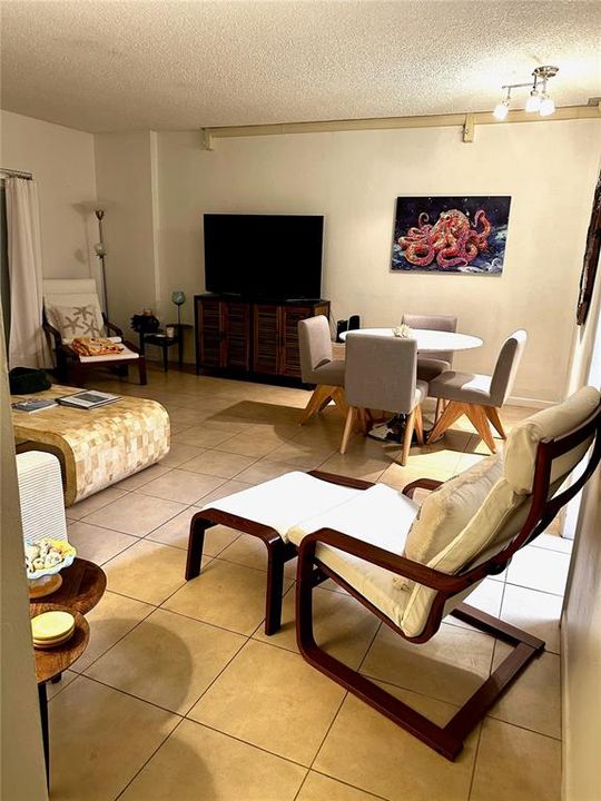 На продажу: $345,000 (2 спален, 2 ванн, 1047 Квадратных фут)