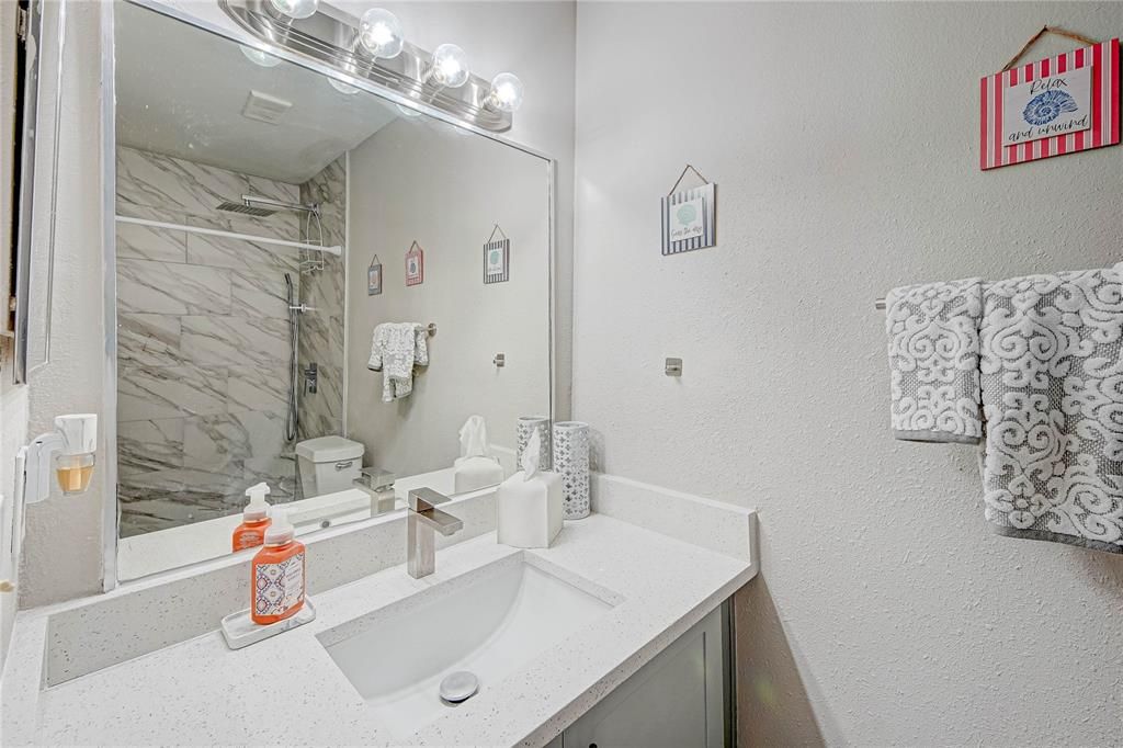 待售: $195,000 (2 贝兹, 2 浴室, 937 平方英尺)