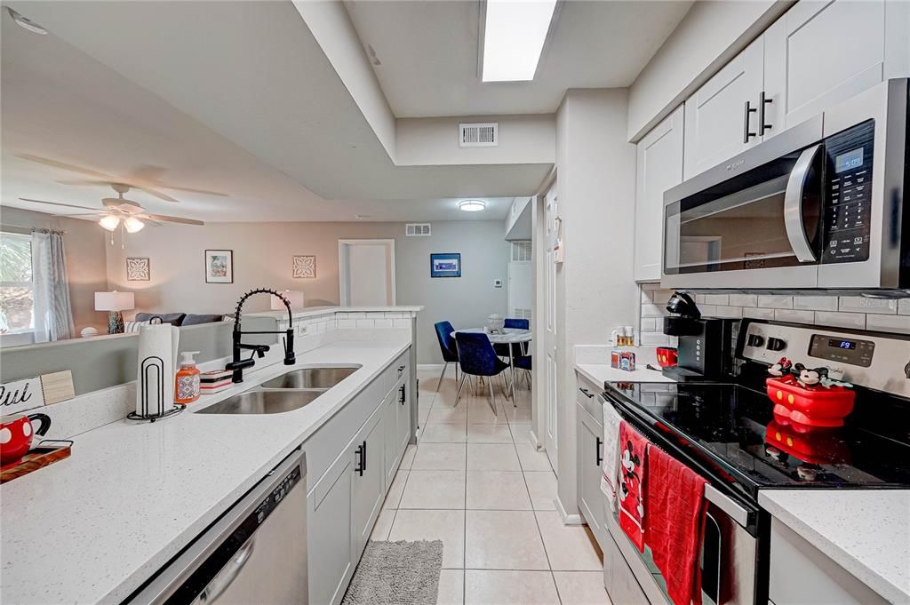 待售: $195,000 (2 贝兹, 2 浴室, 937 平方英尺)