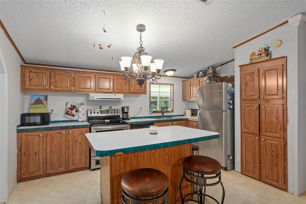 En Venta: $450,000 (4 camas, 2 baños, 2052 Pies cuadrados)