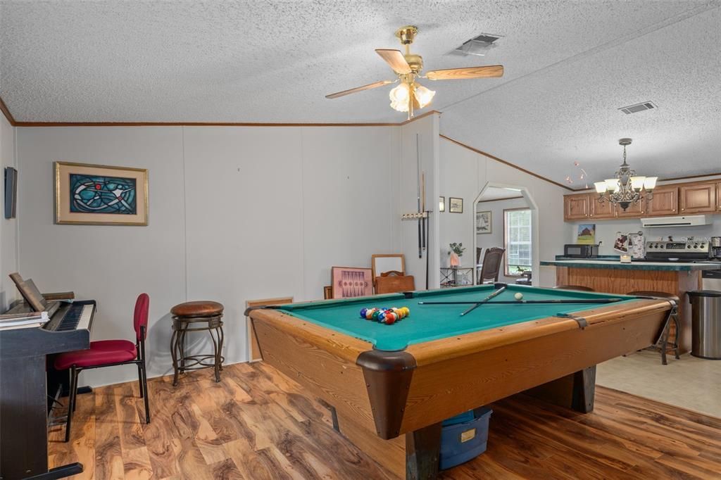 En Venta: $450,000 (4 camas, 2 baños, 2052 Pies cuadrados)