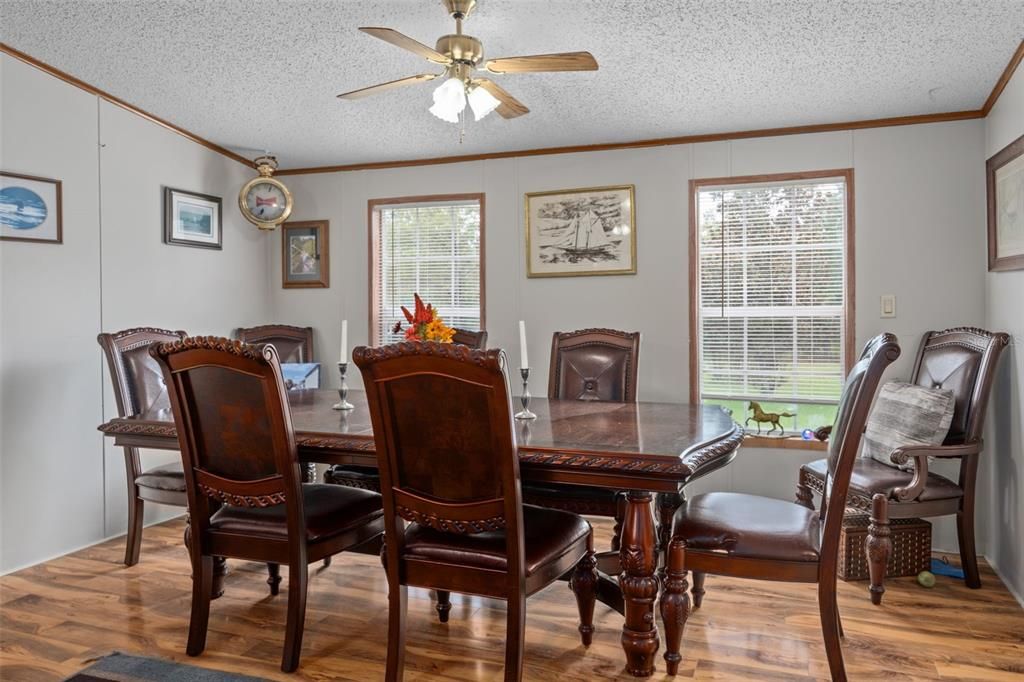 En Venta: $450,000 (4 camas, 2 baños, 2052 Pies cuadrados)