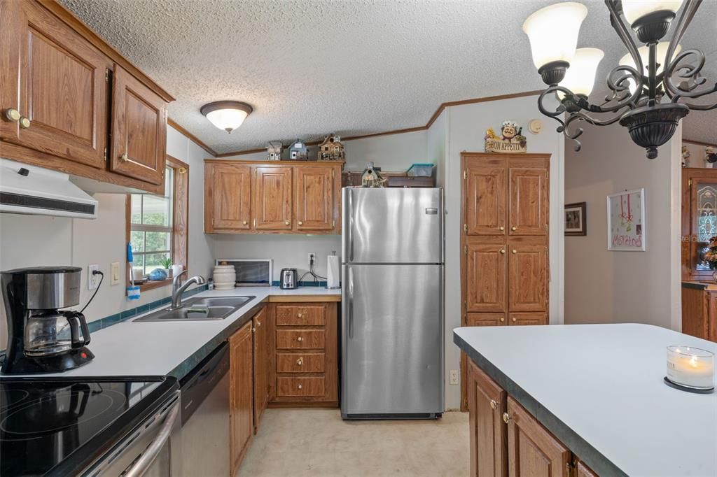 En Venta: $450,000 (4 camas, 2 baños, 2052 Pies cuadrados)