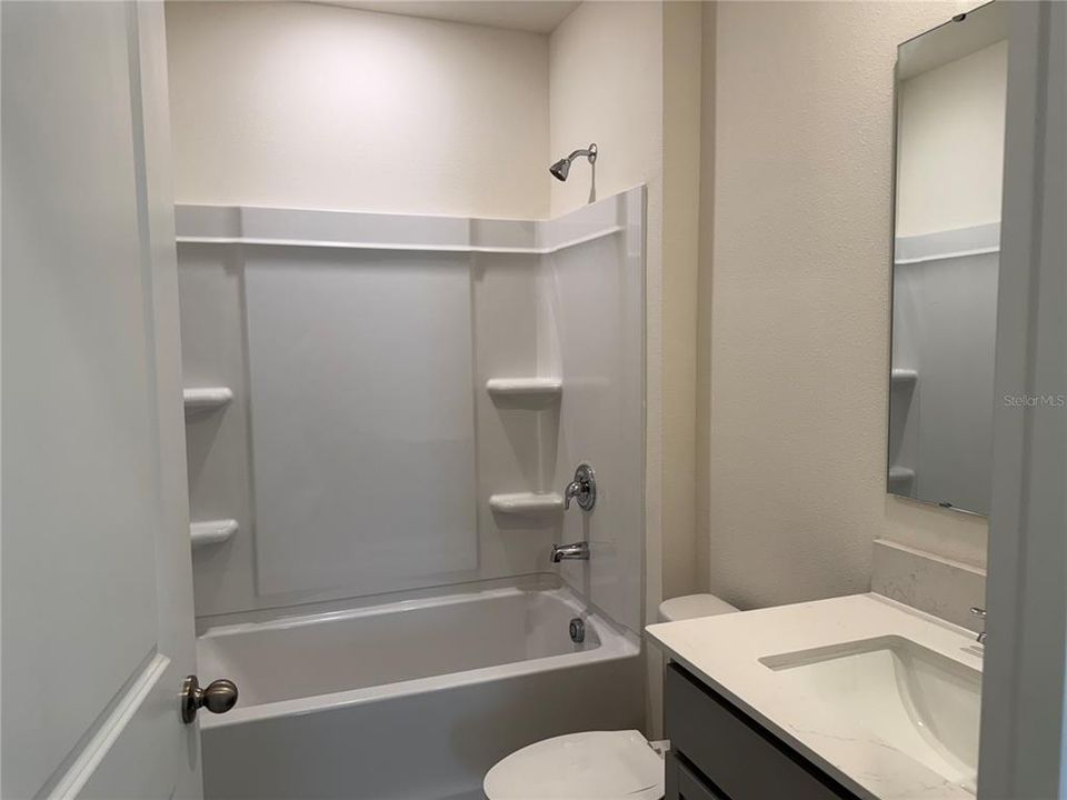 В аренду: $1,800 (4 спален, 2 ванн, 1665 Квадратных фут)