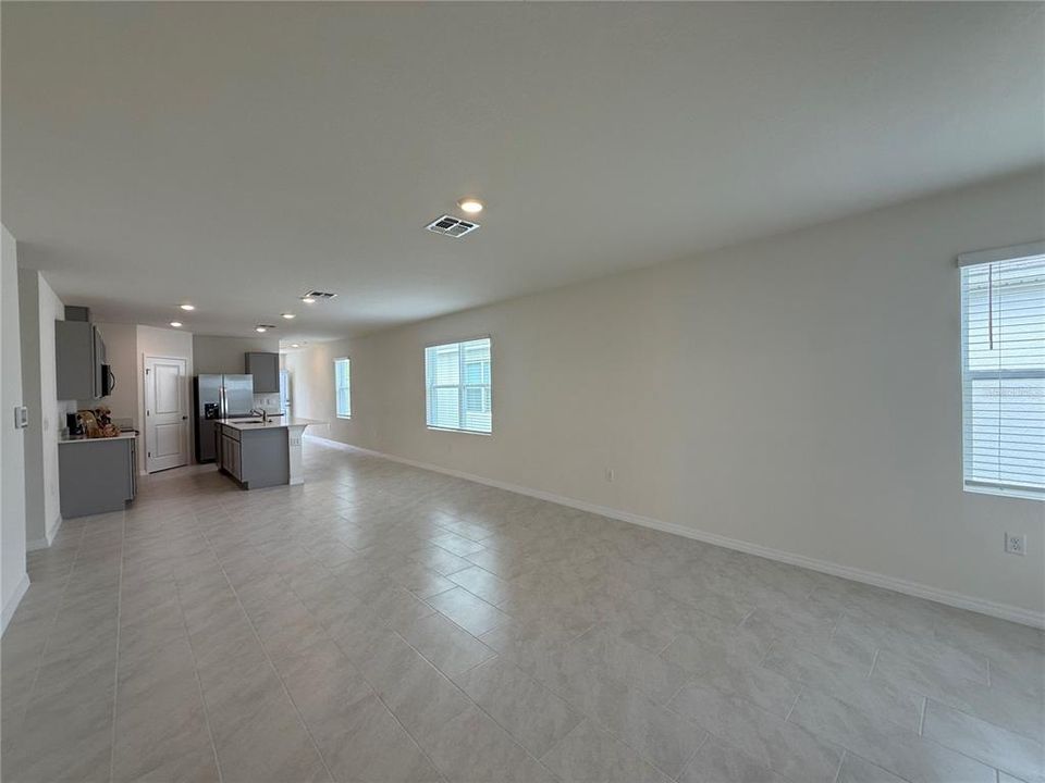 В аренду: $1,800 (4 спален, 2 ванн, 1665 Квадратных фут)