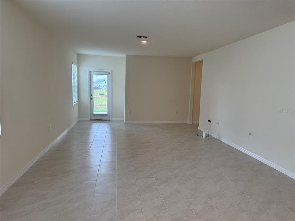 В аренду: $1,800 (4 спален, 2 ванн, 1665 Квадратных фут)