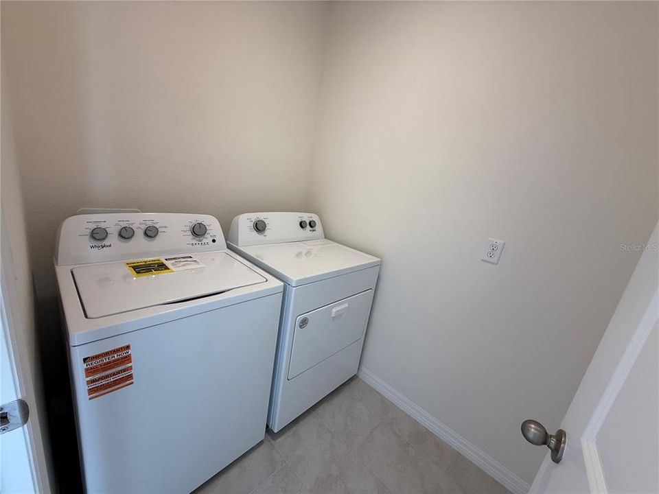 В аренду: $1,800 (4 спален, 2 ванн, 1665 Квадратных фут)