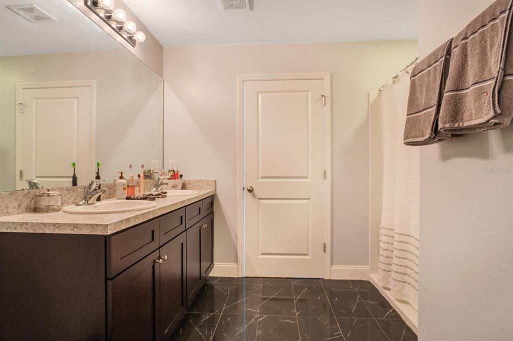 待售: $399,999 (5 贝兹, 3 浴室, 2661 平方英尺)