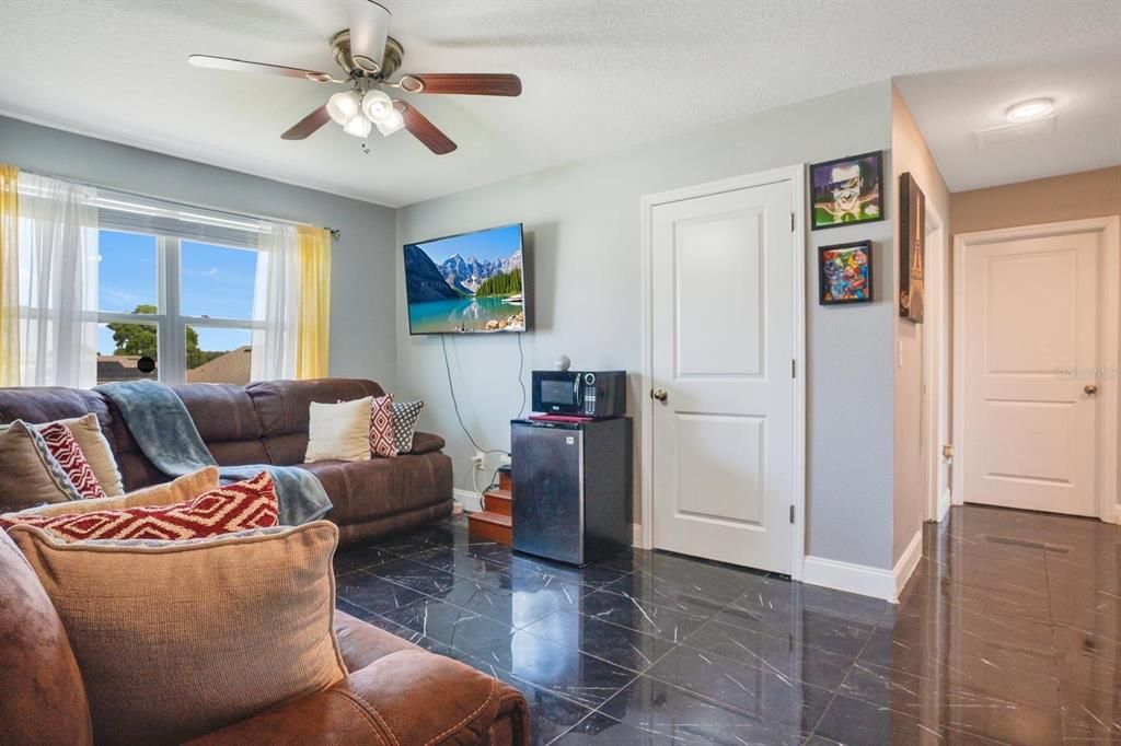 待售: $399,999 (5 贝兹, 3 浴室, 2661 平方英尺)