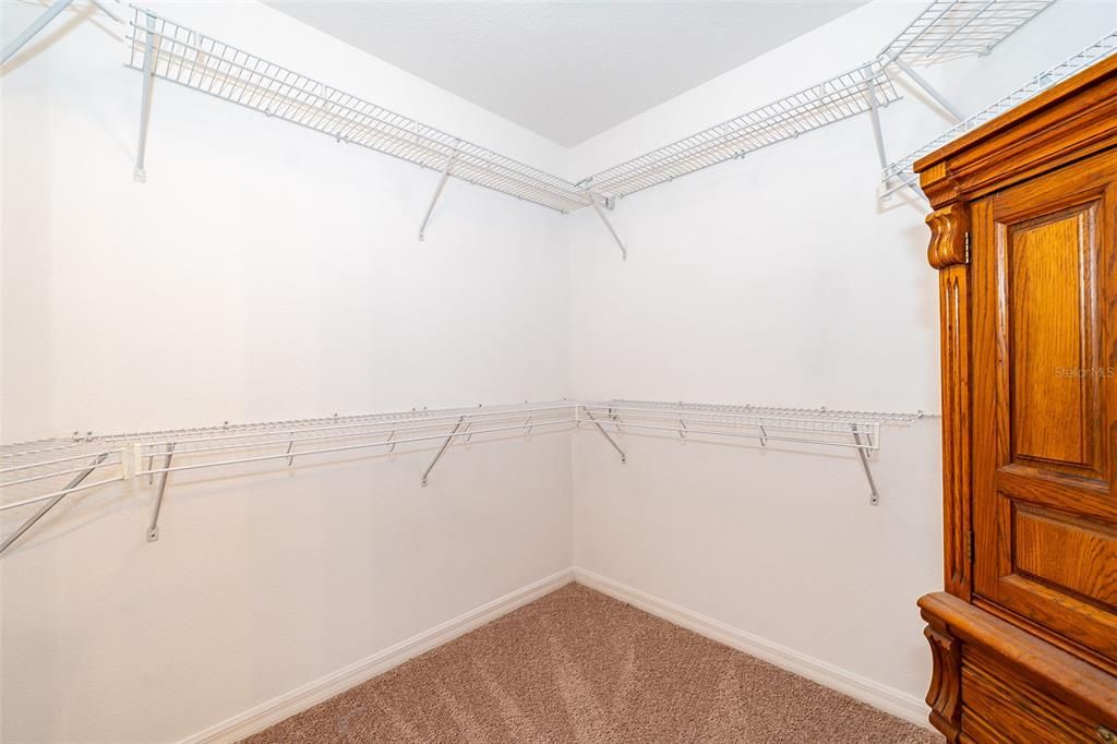 For Sale: $339,900 (4 beds, 2 baths, 1901 Square Feet)