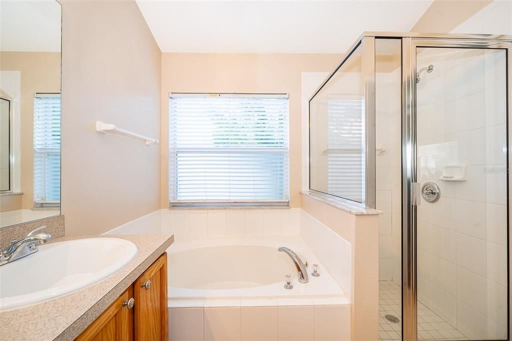 For Sale: $339,900 (4 beds, 2 baths, 1901 Square Feet)