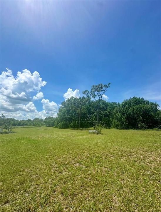 待售: $170,000 (2.48 acres)