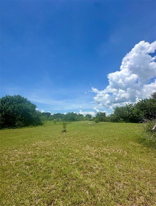 待售: $170,000 (2.48 acres)