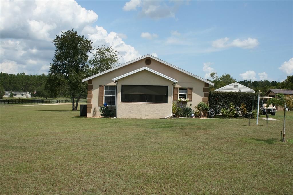 最近售出: $274,900 (1 贝兹, 1 浴室, 900 平方英尺)