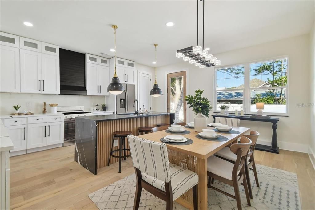 На продажу: $715,000 (4 спален, 4 ванн, 2471 Квадратных фут)