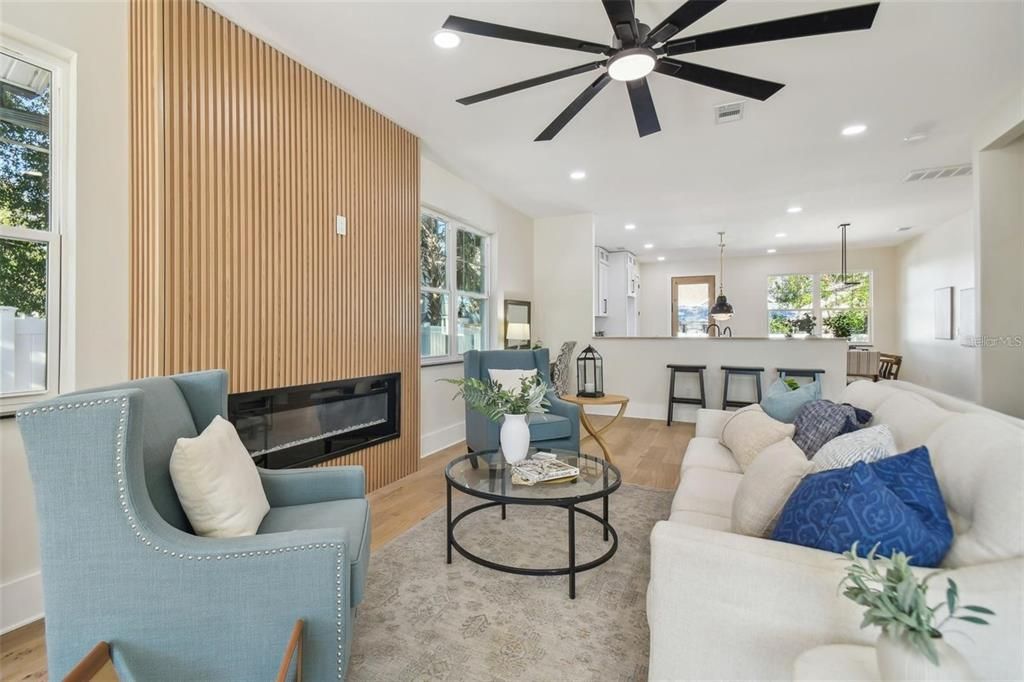 На продажу: $715,000 (4 спален, 4 ванн, 2471 Квадратных фут)