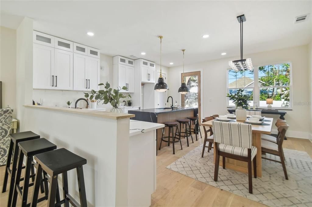 На продажу: $715,000 (4 спален, 4 ванн, 2471 Квадратных фут)