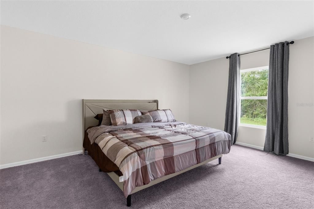 合同活跃: $324,900 (4 贝兹, 2 浴室, 1867 平方英尺)