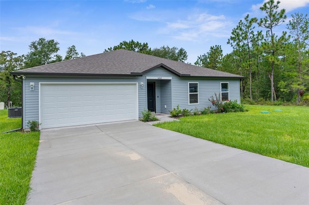 合同活跃: $324,900 (4 贝兹, 2 浴室, 1867 平方英尺)