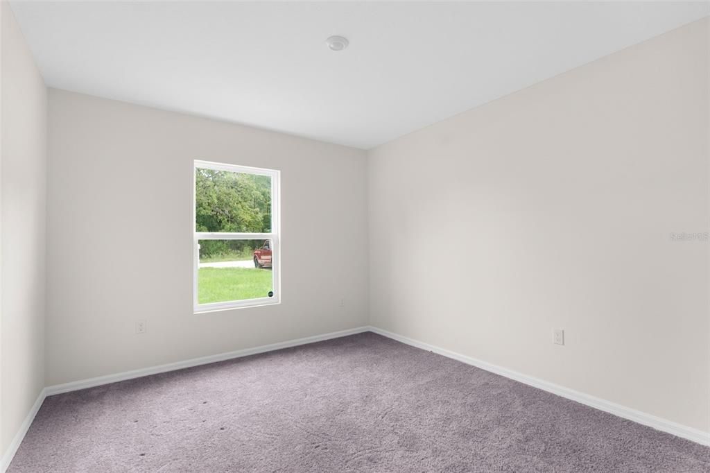 合同活跃: $324,900 (4 贝兹, 2 浴室, 1867 平方英尺)