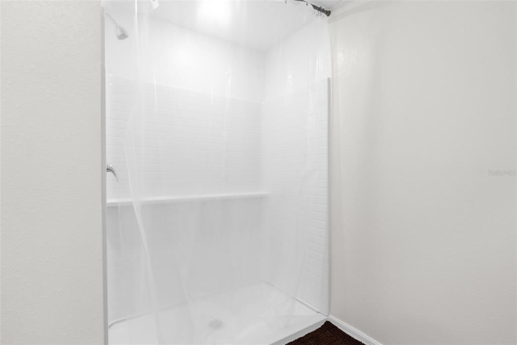 合同活跃: $324,900 (4 贝兹, 2 浴室, 1867 平方英尺)