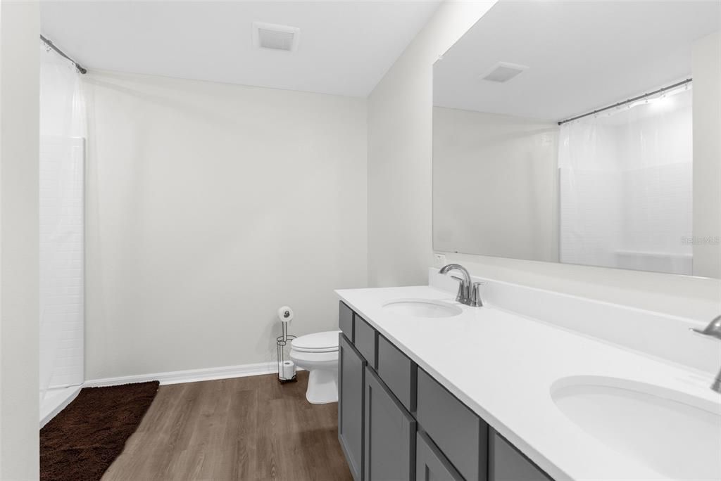 合同活跃: $324,900 (4 贝兹, 2 浴室, 1867 平方英尺)