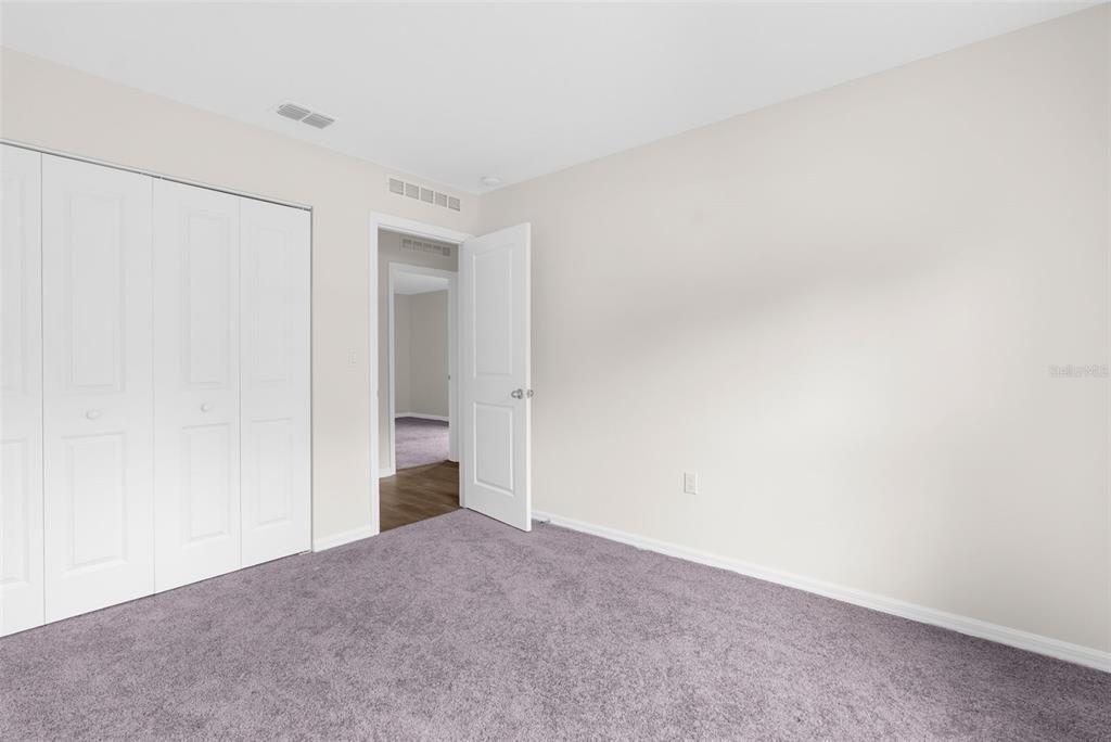 合同活跃: $324,900 (4 贝兹, 2 浴室, 1867 平方英尺)